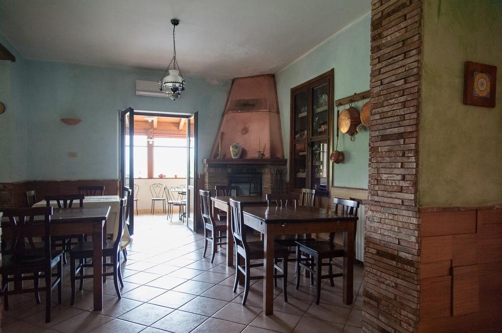Вілла Agriturismo La Solagna Montebello di Bertona Екстер'єр фото