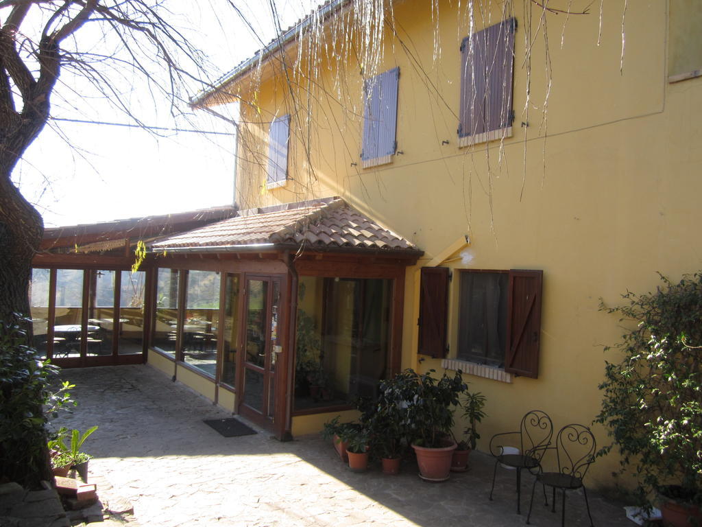 Вілла Agriturismo La Solagna Montebello di Bertona Екстер'єр фото