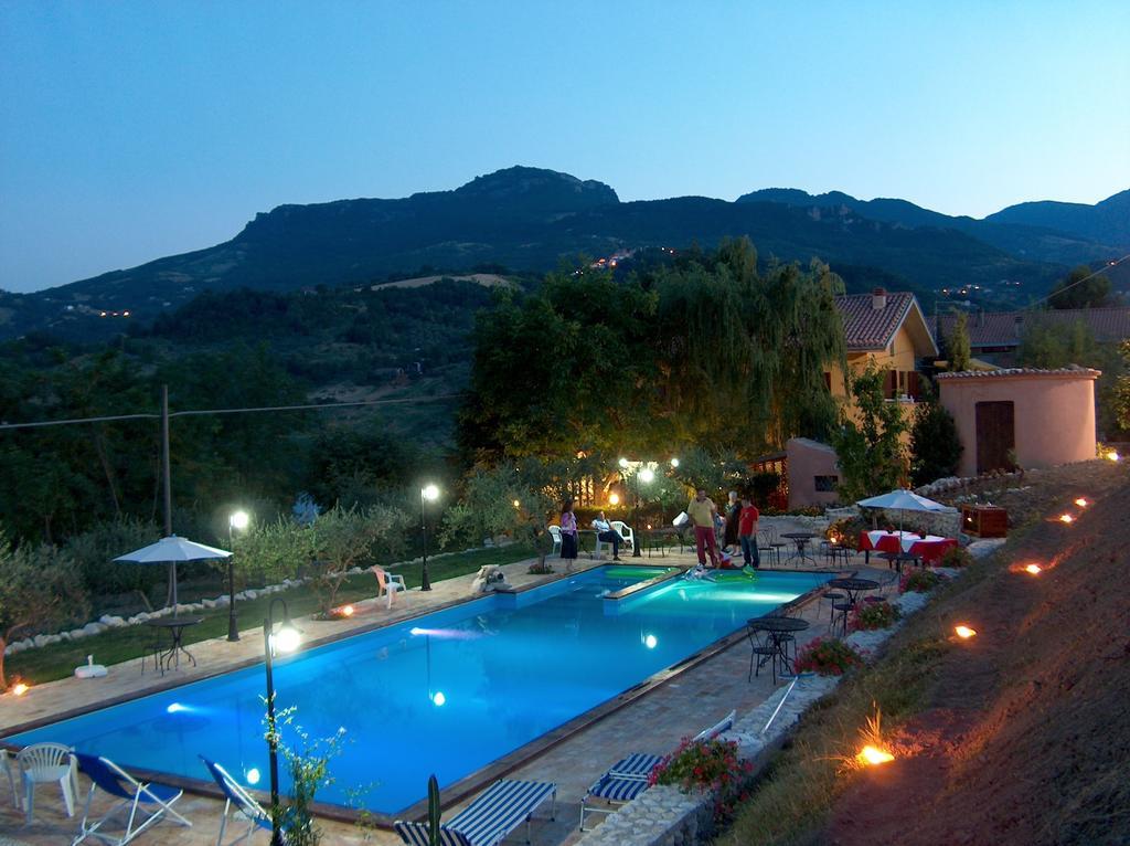 Вілла Agriturismo La Solagna Montebello di Bertona Екстер'єр фото